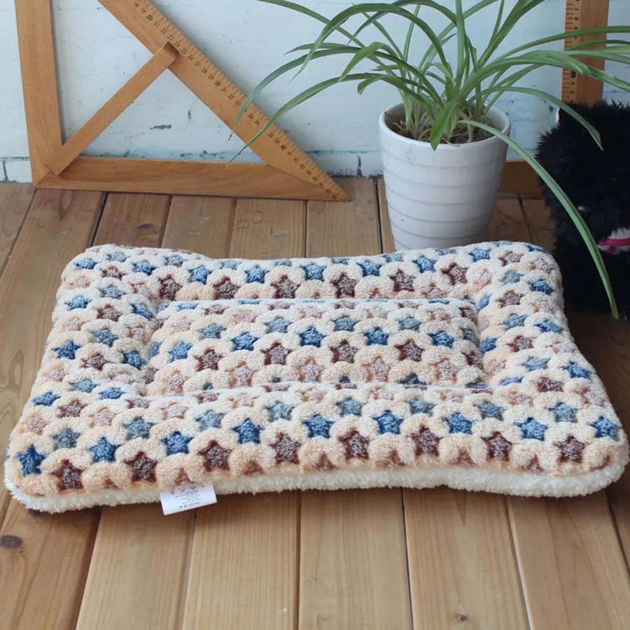 Warm Fleece Pet Mat – Travel Cushion Blanket for Small & Large Dogs
