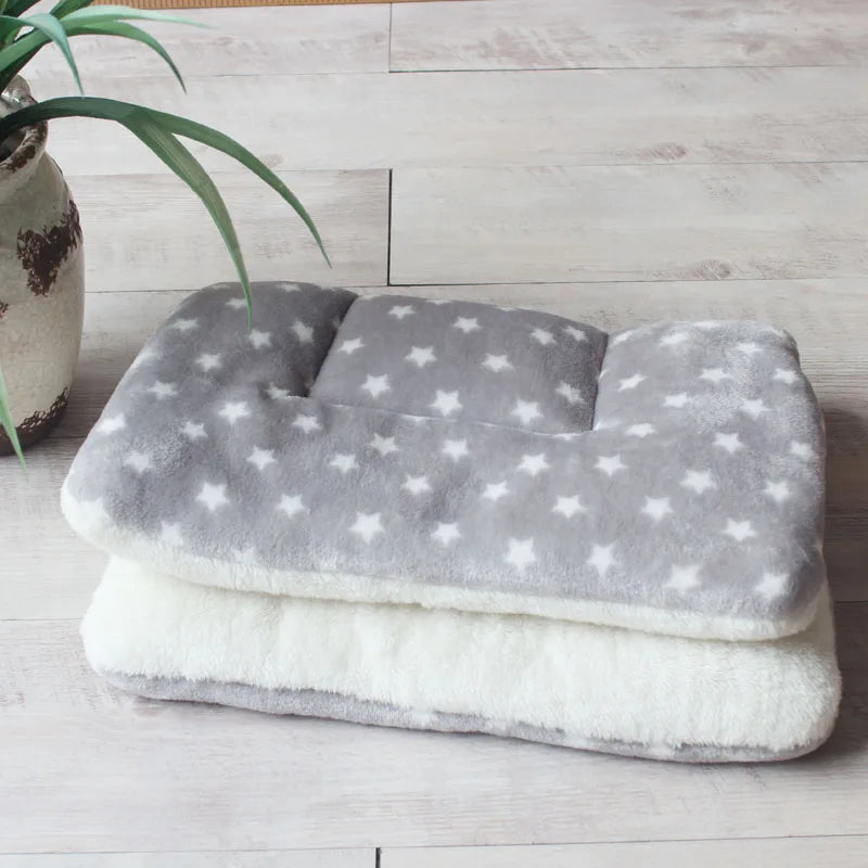 Warm Fleece Pet Mat – Travel Cushion Blanket for Small & Large Dogs